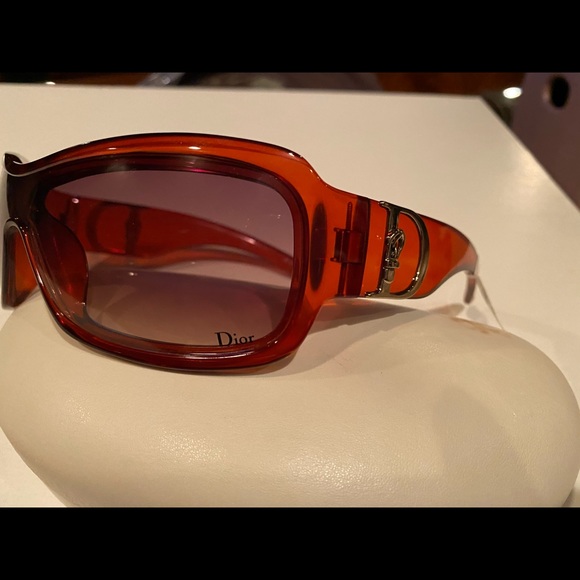 Classy Christian Dior Sunglasses NWT - Picture 2 of 3